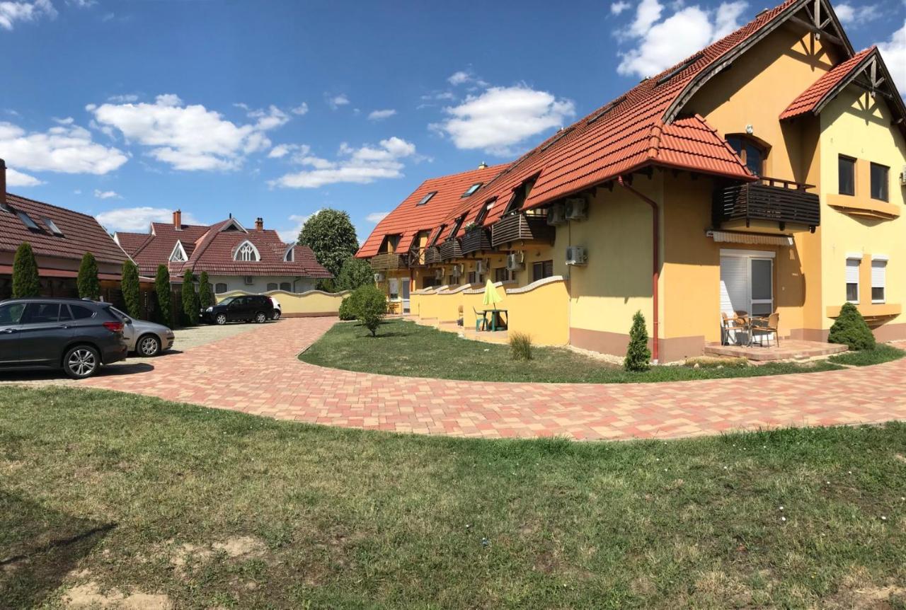 Pitypang Apartman Gyula Exterior foto
