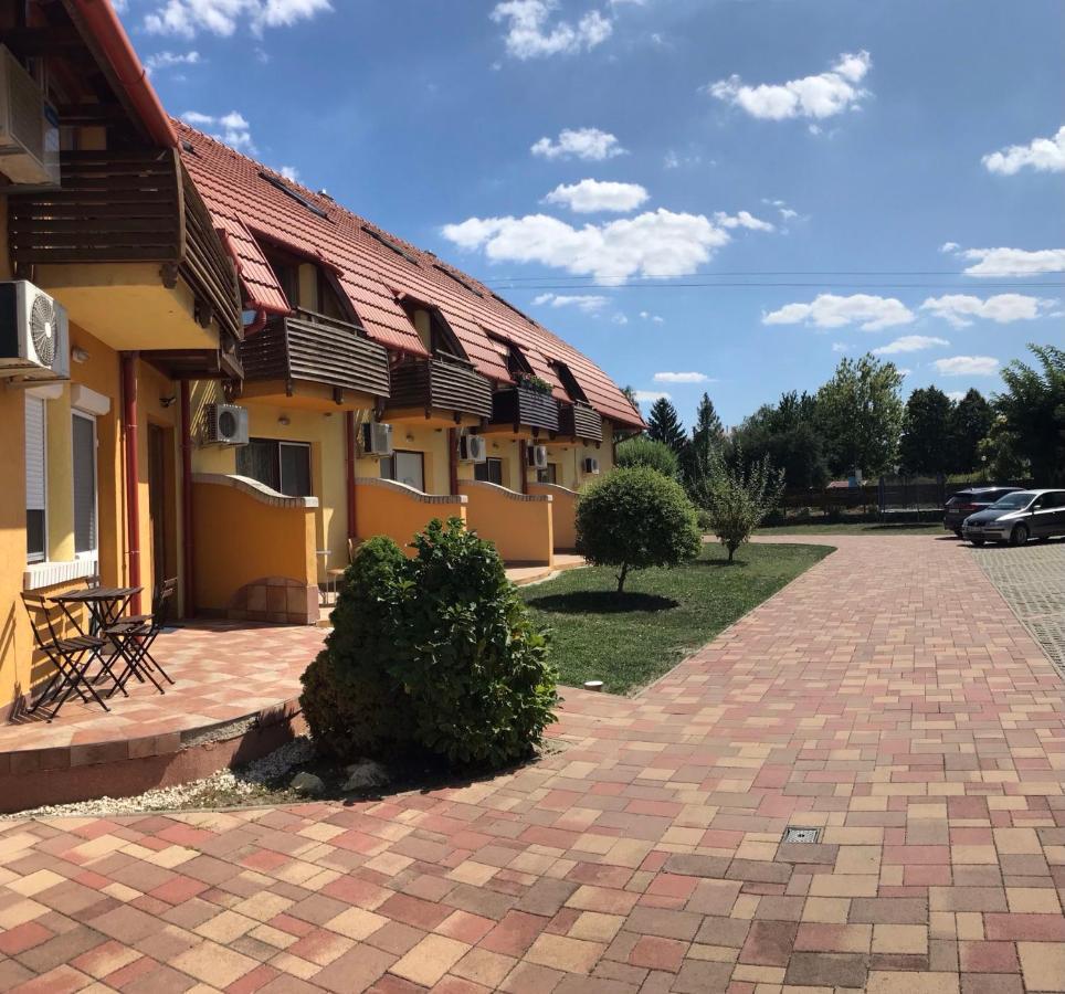 Pitypang Apartman Gyula Exterior foto